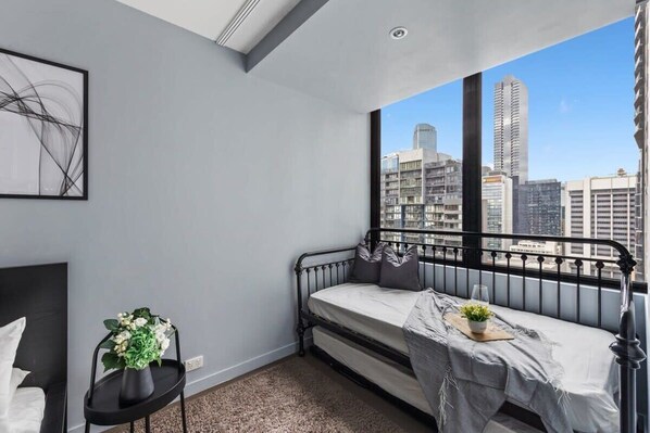 Iron/ironing board, WiFi, bed sheets, wheelchair access