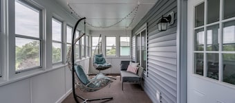 Modern & Spacious Clayton Apt - Near Water & Shops