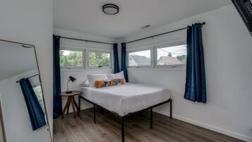 2 bedrooms, desk, iron/ironing board, travel cot