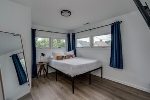 2 bedrooms, desk, iron/ironing board, travel cot