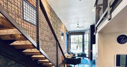 Stylish large Litch Hotel getaway with amenities for all