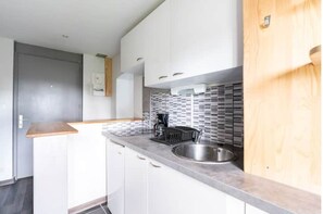 Fridge, microwave, stovetop, coffee/tea maker - Relaxation & sport - Chartreuse and Lakes | Complete apartment |Equiped Telework (Saint-Béron)