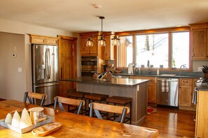 Fridge, microwave, oven, stovetop - Mountainside 5-BR Ski-In/Out Okemo Retreat (Ludlow)