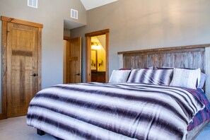 5 soverom, strykejern/-brett, wi-fi og sengetøy