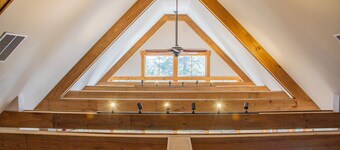 Mountainside 5-BR Ski-In/Out Okemo Retreat