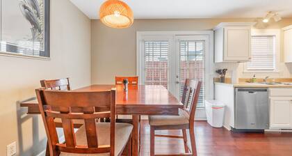 Hemingway's Hideaway | Walkable | King Bed