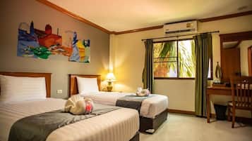 Superior Twin Room | In-room safe, desk, laptop workspace, soundproofing