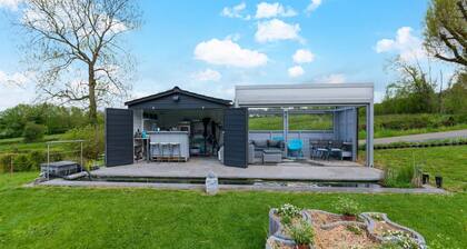 Gemütliches Ferienhaus in La Reid mit Whirlpool