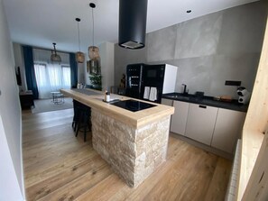 Refrigerador, microondas, horno, lavavajillas