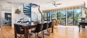 Tree House on the Murray - Incredible five bedroom, two bathroom resort style home on the Murray River