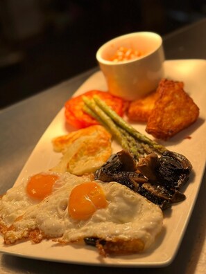Restaurant - Queens Head Inn (Milton Ernest)