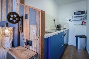 아파트 (1 Bedroom) | 전용 주방 | 냉장고, 전자레인지, 오븐, 쿡탑