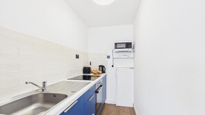 Apartment (1 Bedroom) | Private kitchen | Fridge, microwave, oven, stovetop
