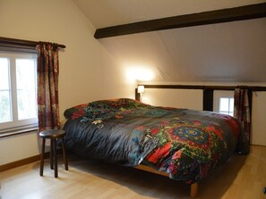 2 bedrooms, iron/ironing board