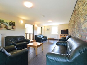 TV, peis, DVD-spiller og fotballspill