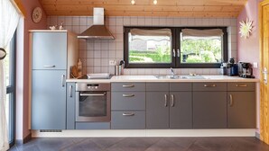 Coffee/tea maker, fridge, microwave, oven - La Roche Cozy Forest Escape (Marcouray)