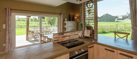 Fridge, microwave, oven, coffee/tea maker