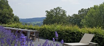 Stort landsted omgitt av natur for store grupper