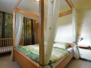 3 bedrooms, WiFi - Holiday Home in Burg Reuland (Burg Reuland)