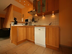 Microonde, forno, piano cottura, lavastoviglie