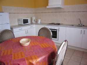 Fridge, microwave, oven, coffee/tea maker - Apartment in Ondenval near Malmedy (Ondenval/Waimes)