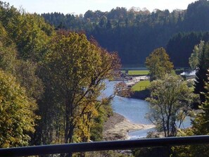 A river with a bridge, surrounded by trees and a hilly landscape. - Apartment in Ondenval near Malmedy (Ondenval/Waimes)
