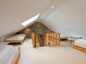 5 habitaciones, tabla de planchar con plancha y wifi 