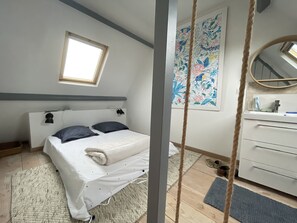 4 chambres, fer et planche à repasser