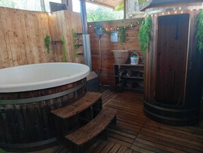 Indoor spa tub