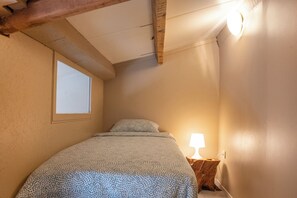 5 Schlafzimmer, Schreibtisch, Reisekinderbett, kostenloses WLAN