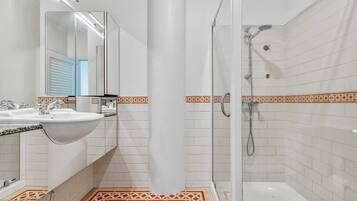 Shower, hair dryer, shampoo