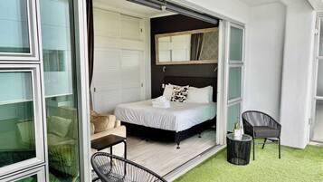 Desk, iron/ironing board, WiFi, bed sheets