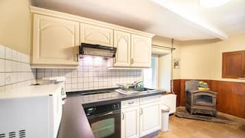 Fridge, microwave, oven