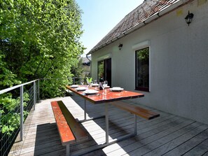 Outdoor dining - Holiday Home in Masbourg with Sauna (Masbourg)