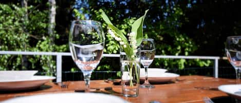 Outdoor dining