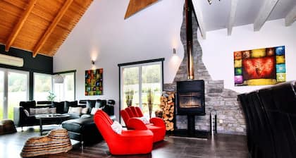 Villa with heated outdoor pool and sauna