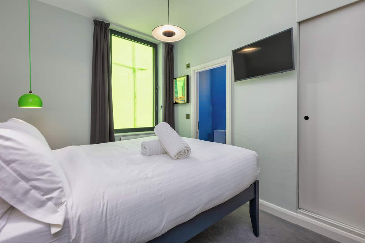 Peep Fiction Room | 1 bedroom, Egyptian cotton sheets, premium bedding