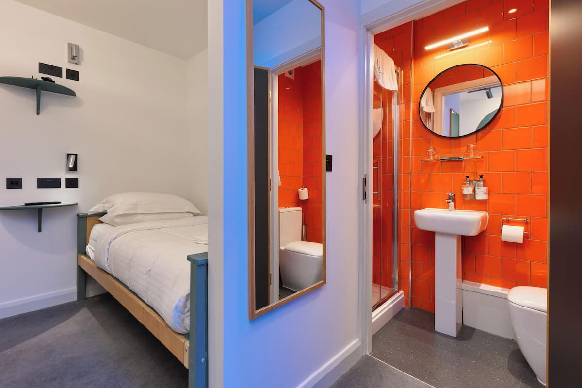 The Badge - Single Room | 1 bedroom, Egyptian cotton sheets, premium bedding