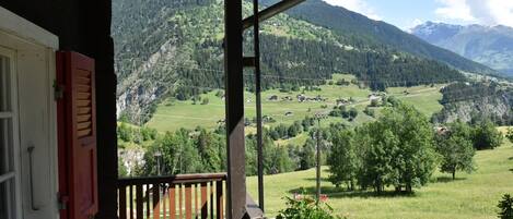 المنطقة المحيطة بالمنشأة