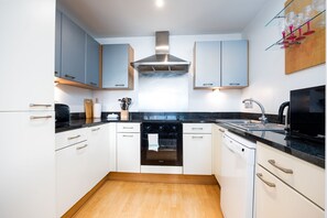 Fridge, microwave, oven, stovetop - Lovely 2 BR apartment with balcony (Dublin)