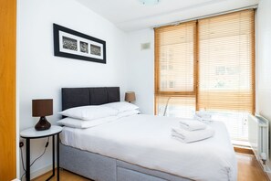 2 habitaciones, tabla de planchar con plancha, wifi y ropa de cama 