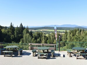 Outdoor dining - Chalet in Dolní Brusnice near Ski Lift (Bila Tremesna)