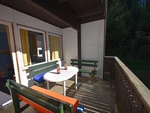 Outdoor dining - Chalet in Dolní Brusnice near Ski Lift (Bila Tremesna)