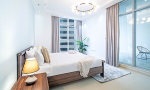 Deluxe Apartment | In-room safe, laptop workspace, iron/ironing board, free WiFi - bnbme | SkyView Tower | 4 + Maids (Dubai)