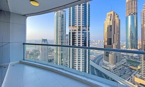 Deluxe Apartment | Balcony