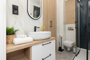 Dusche, kostenlose Toilettenartikel, Shampoo