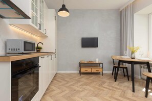 Fridge, microwave, oven, stovetop - Functional Apartment in the Center | Close to the Metro | Wi-Fi. (Warszawa)