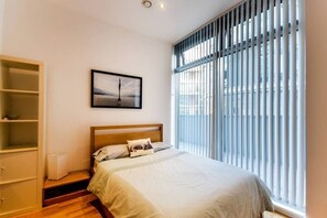 1 bedroom, desk, iron/ironing board, WiFi - Cosy Greenwich Studio - 1 min to DLR (London)