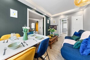 Interior - Trendy Marble Arch Flat (London)