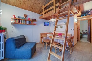 Perhehuoneisto, useita makuuhuoneita (Appartamento Rochebrune 200m from Ski) | Oleskelualue | 21–tuumainen taulutelevisio, jossa digitaalikanavat